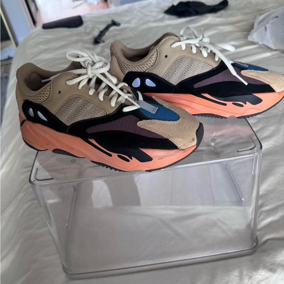 Yeezy boost 700 ‘Enflame amber’ size 8 - Picture 4 of 9
